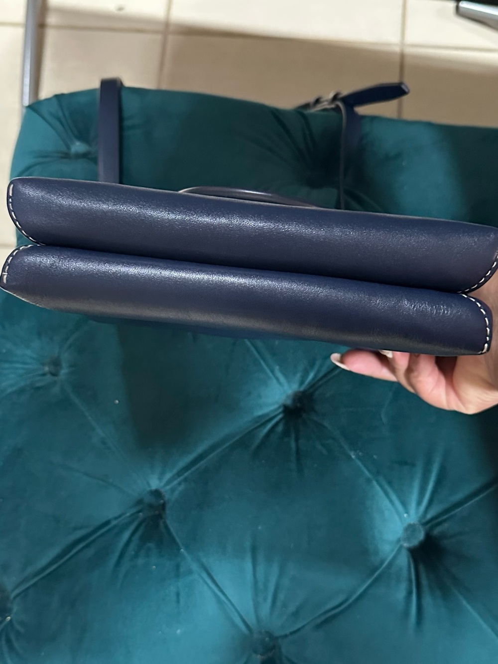 Tory Burch Navy Leather Crossbody with Logo Medallion - Picture 4 of 6